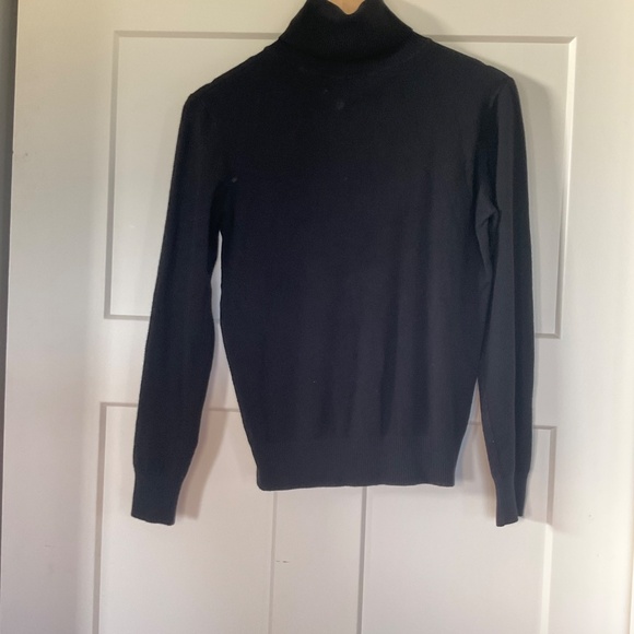JOSEPH A. Classic Turtle Neck Sweater Black Medium - Picture 2 of 6